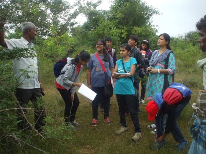 D:\KEEP Report  for KFI & satish2014-15\KEEP report 2015-16\pics for report\learning about NTFP in the forest Vidyaranya (1).JPG